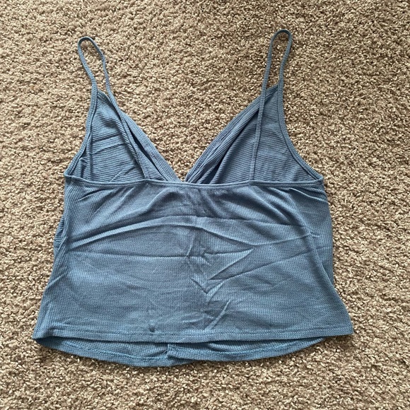 Urban Outfitters - Picture 2 of 4